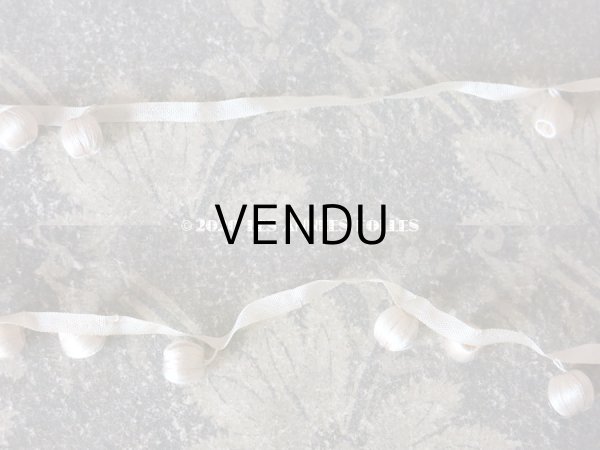 画像9: 19世紀末 アンティーク シルク製 小さなポンポン付 トリム オフホワイト (9)