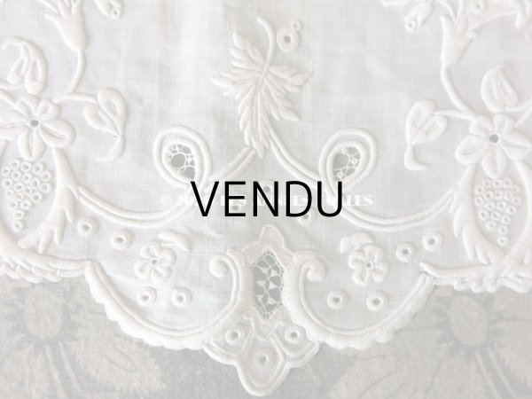 画像9: 新品同様 19世紀 アンティーク  ホワイトワークの結婚式のハンカチ モノグラム入り  (9)