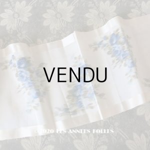 画像: アンティーク シルク製  ほぐし織り ブルーの花模様 15cm幅
