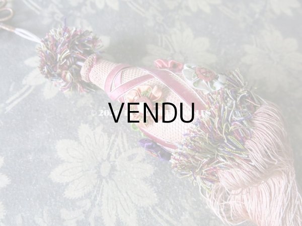 画像8: 19世紀 アンティーク シルク製 ピンクの大きなタッセル ポンポン パスマントリー  (8)