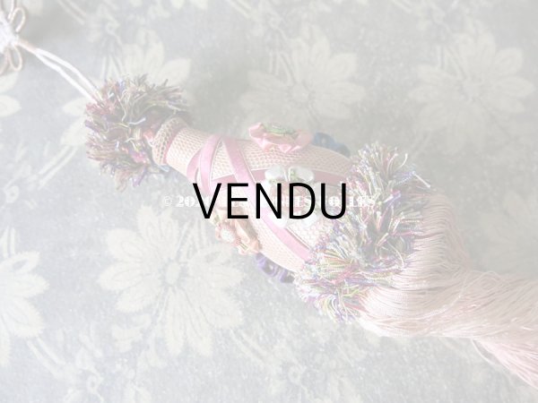 画像17: 19世紀 アンティーク シルク製 ピンクの大きなタッセル ポンポン パスマントリー  (17)