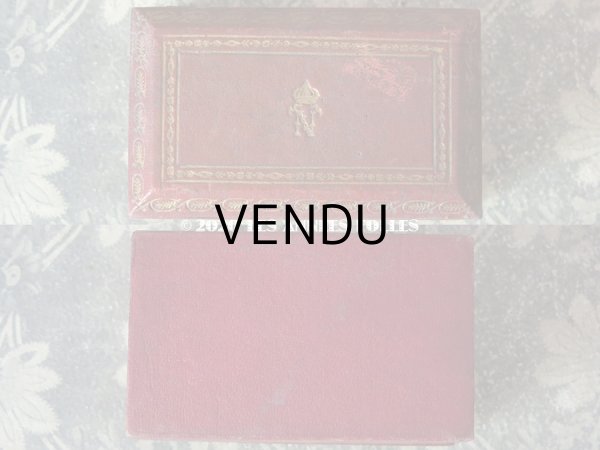 画像3: 19世紀 アンティーク 本革製　王冠＆イニシャル【N】　スタンプケース 切手入れ  (3)