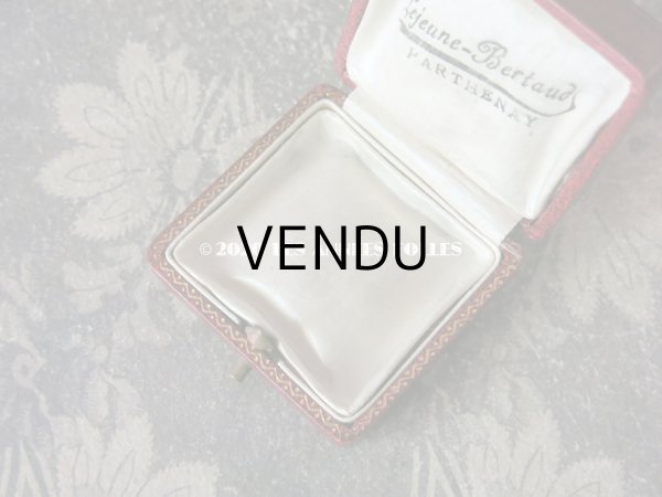 画像8: アンティーク 花模様の金彩入り ジュエリーボックス グレナディンレッド (8)