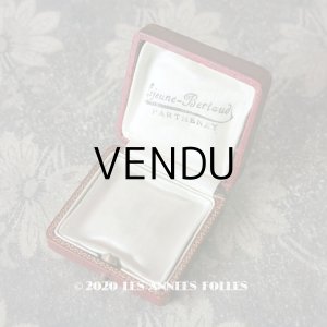 画像: アンティーク 花模様の金彩入り ジュエリーボックス グレナディンレッド