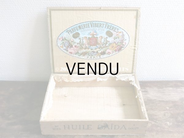 画像2: 19世紀末 アンティーク 天使のパフュームボックス HUILE SAIDA  - PARFUMERIE VIBERT FRERES PARIS - (2)