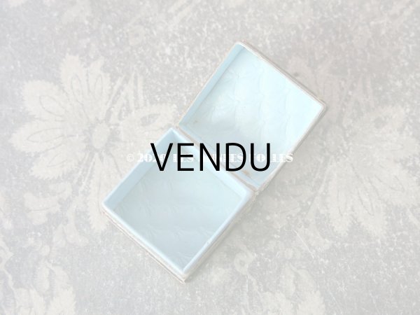 画像7: 1900年代 アンティーク 小さなジュエリーボックス ペールブルー キルティング加工 (7)