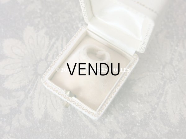 画像7: アンティーク ジュエリーボックス 金彩入り オフホワイト リングボックス (7)