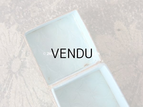 画像8: 1900年代 アンティーク 小さなジュエリーボックス ペールブルー キルティング加工 (8)