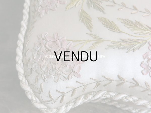 画像11: 19世紀 アンティーク ライラックのリボン刺繍入り 大きなシルクボックス 『ショコラ・フランソワ・ マルキ』　のチョコレート箱  - CHOCOLAT FRANCOIS MARQUIS PARIS - (11)