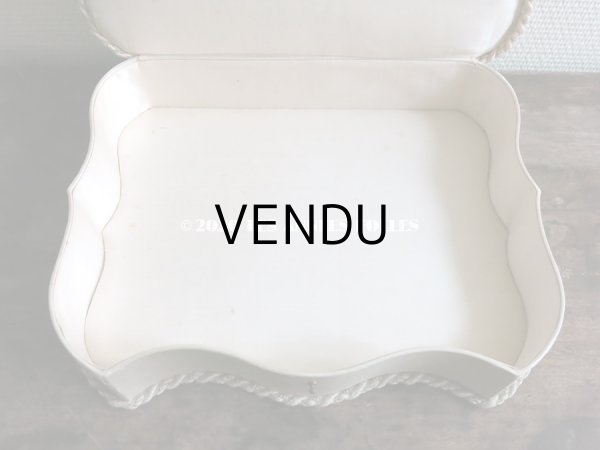 画像6: 19世紀 アンティーク ライラックのリボン刺繍入り 大きなシルクボックス 『ショコラ・フランソワ・ マルキ』　のチョコレート箱  - CHOCOLAT FRANCOIS MARQUIS PARIS - (6)