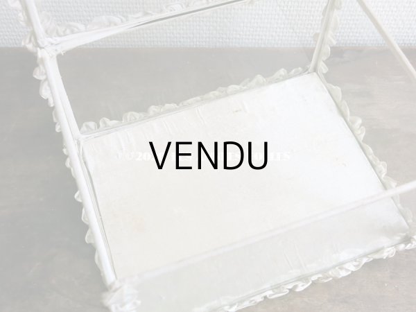 画像12: 【10周年セール対象外】 アンティーク リボンワークの大きなガラスケース シルク製 オフホワイト グローブ・ド・マリエ (12)