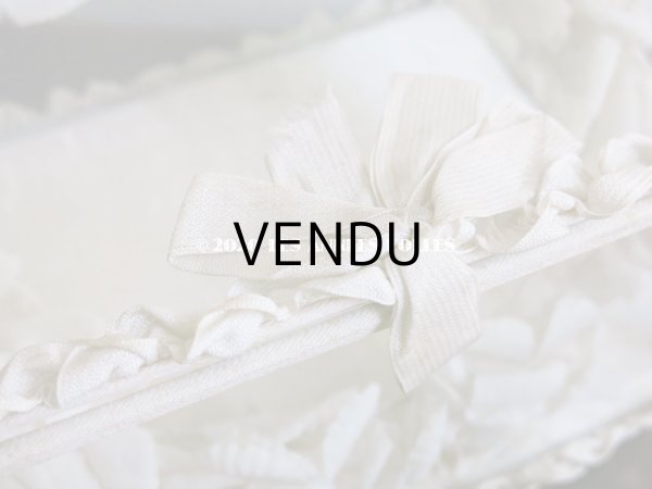 画像13: 【10周年セール対象外】 アンティーク リボンワークの大きなガラスケース シルク製 オフホワイト グローブ・ド・マリエ (13)