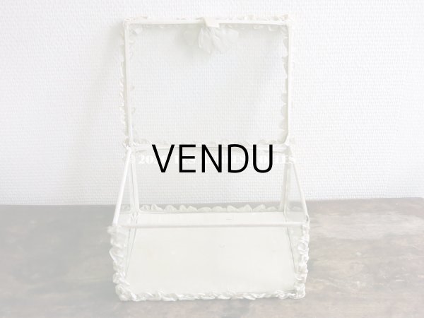 画像6: 【10周年セール対象外】 アンティーク リボンワークの大きなガラスケース シルク製 オフホワイト グローブ・ド・マリエ (6)