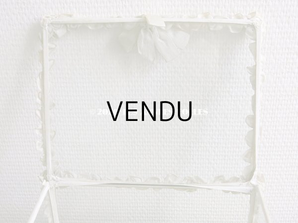 画像11: 【10周年セール対象外】 アンティーク リボンワークの大きなガラスケース シルク製 オフホワイト グローブ・ド・マリエ (11)