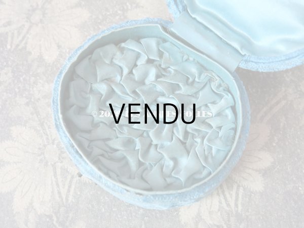 画像8: １９世紀末 アンティーク ジュエリーボックス ベルベット ＆ シルクサテン スモーキーブルー ブレスレット用 (8)