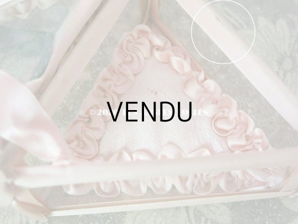 画像10: 【10周年セール対象外】 アンティーク ロココモチーフ付き リボンワークのジュエリーボックス ピンク ガラスケース (10)