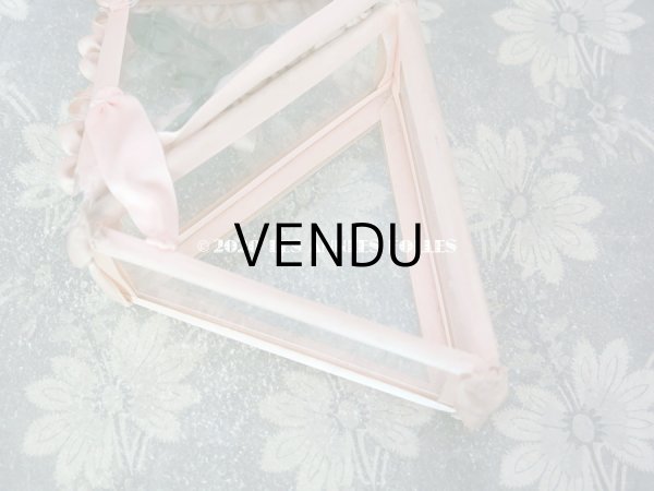 画像13: 【10周年セール対象外】 アンティーク ロココモチーフ付き リボンワークのジュエリーボックス ピンク ガラスケース (13)