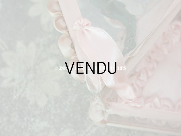 画像11: 【10周年セール対象外】 アンティーク ロココモチーフ付き リボンワークのジュエリーボックス ピンク ガラスケース (11)