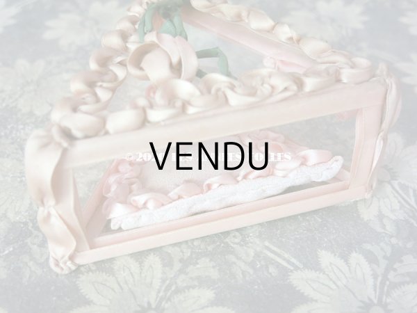 画像16: 【10周年セール対象外】 アンティーク ロココモチーフ付き リボンワークのジュエリーボックス ピンク ガラスケース (16)