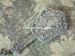 画像3: 19世紀 シルバー製 舞踏会の手帳 モノグラム入り ロカイユ装飾 ペンシル付 CARNET DE BAL カルネ・ド・バル (3)