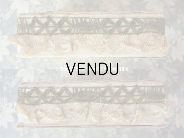 画像6: 【10周年セール対象外】 アンティーク　シルク製ロココトリム & レースのお菓子箱 ペールブルーのシルクサテン (6)