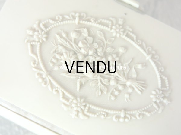 画像6: 【10周年セール対象外】 1890年 アンティーク 鈴蘭の押し花入り ミサ典書 鈴蘭や薔薇のブーケ セルロイド製 (6)