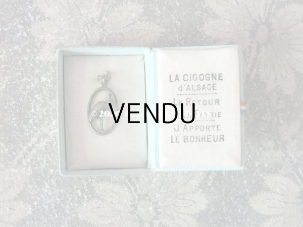 画像3: 【10周年セール対象外】 アンティーク ペンダント用 小さなジュエリーボックス パウダーブルー ペンダント付き (3)