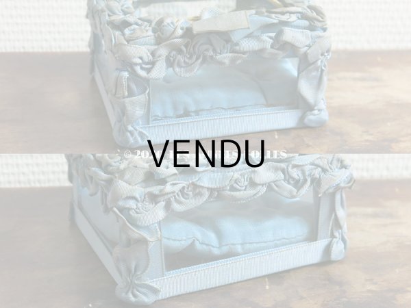 画像12: アンティーク ロココモチーフ付き リボンワークのジュエリーボックス スモーキーブルー ガラスケース (12)