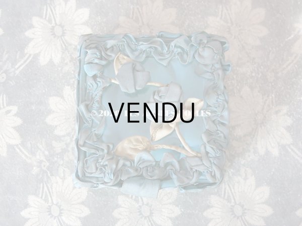 画像3: アンティーク ロココモチーフ付き リボンワークのジュエリーボックス スモーキーブルー ガラスケース (3)