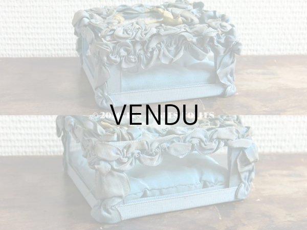 画像13: アンティーク ロココモチーフ付き リボンワークのジュエリーボックス スモーキーブルー ガラスケース (13)