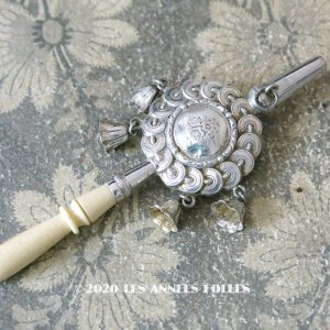 画像: 19世紀 ナポレオン3世時代 アンティーク ラトル シルバー製 花模様