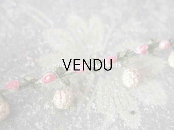 画像7: 1900年代 アンティーク 極小 ロココトリム とても小さなピンクの薔薇 シルク製 ポンポン付き ロココリボン 28cm (7)