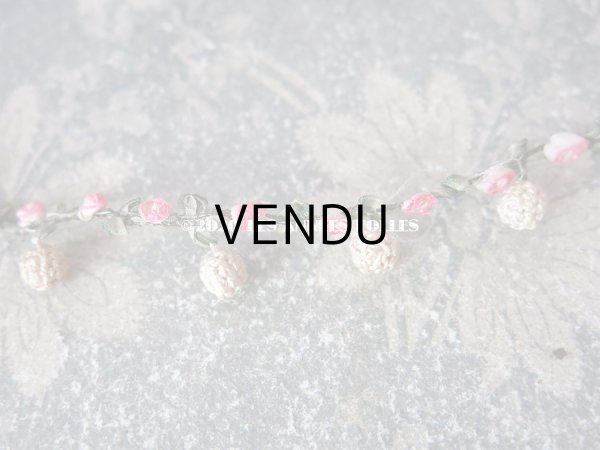 画像4: 1900年代 アンティーク 極小 ロココトリム とても小さなピンクの薔薇 シルク製 ポンポン付き ロココリボン 28cm (4)