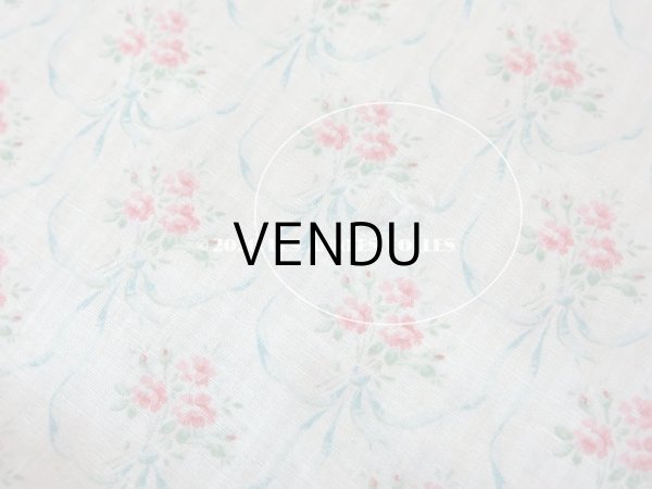 画像8: アンティーク 小さな薔薇模様のファブリック 薔薇のブーケ＆水色のリボンのガーランド 78×158cm (8)