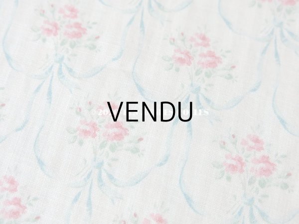 画像6: アンティーク 小さな薔薇模様のファブリック 薔薇のブーケ＆水色のリボンのガーランド 78×158cm (6)
