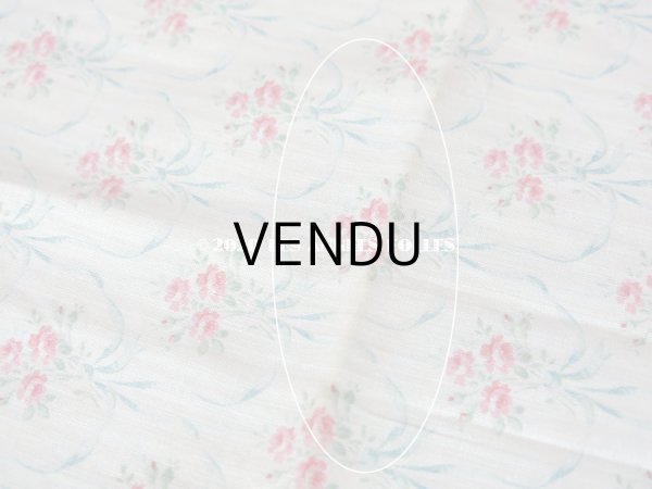 画像9: アンティーク 小さな薔薇模様のファブリック 薔薇のブーケ＆水色のリボンのガーランド 78×158cm (9)