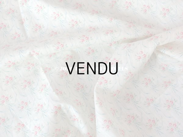 画像3: アンティーク 小さな薔薇模様のファブリック 薔薇のブーケ＆水色のリボンのガーランド 78×158cm (3)