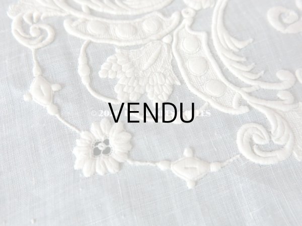 画像11: 新品同様 1914年 アンティーク 結婚式のハンカチ 花婿用　大判   ホワイトワーク & 手編みのヴァランシエンヌレース (11)