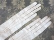 画像4: 未使用 1900年代 アンティーク  本革製 極細 結婚式のグローブ ボンマルシェ百貨店 オフホワイト レザー 手袋 - AU BON MARCHE - (4)