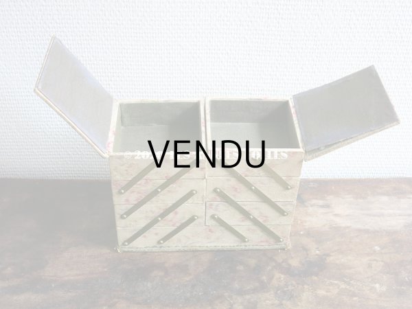 画像12: 1900年頃 アンティーク 薔薇&薄紫色のリボンのガーランド  カルトナージュボックス アコーディオン式 (12)