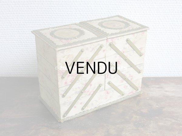 画像9: 1900年頃 アンティーク 薔薇&薄紫色のリボンのガーランド  カルトナージュボックス アコーディオン式 (9)