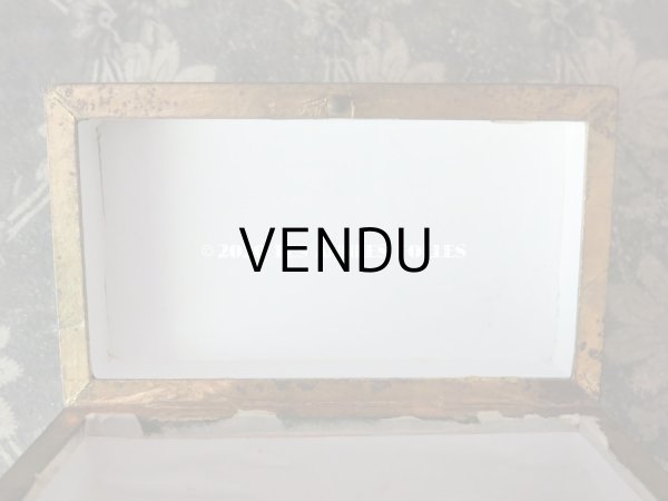 画像4: 19世紀 アンティーク ナポレオン3世時代 お菓子箱  脚付き 薔薇 & 菫  ドラジェ & チョコレート  (4)