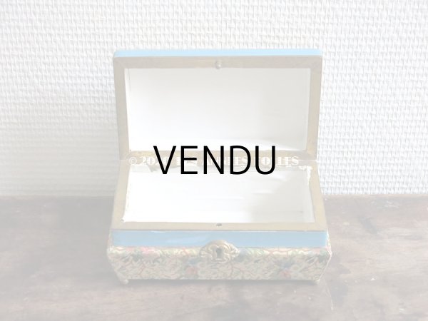 画像3: 19世紀 アンティーク ナポレオン3世時代 お菓子箱  脚付き 薔薇 & 菫  ドラジェ & チョコレート  (3)