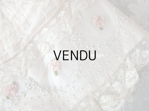 画像3: アンティーク レースのボネ ピンクのロココトリム & ホワイトワーク (3)