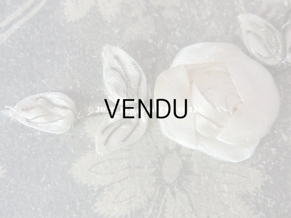 画像3: 1920年代 アンティーク  白い薔薇の大きなロココモチーフ  12×5cm (3)