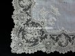 画像8: 19世紀 アンティーク ポワンドガーズのレース  結婚式のハンカチ 王冠 & モノグラムの刺繍 【 ポワン・ド・ガーズ 】 (8)