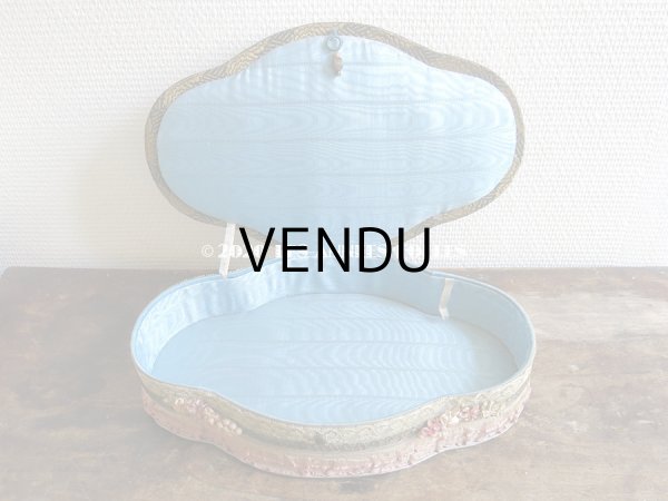 画像10: 1900年代 アンティーク 大きなカルトナージュボックス ロココトリム＆レースの装飾  (10)