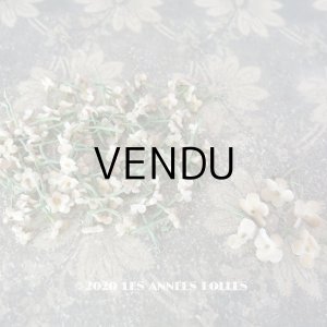 画像: アンティーク 布花材料 小さな花びらのセット 淡いグレーベージュ 茎付き
