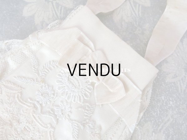 画像5: アンティーク 初聖体のオモニエール ピンクベージュ 花模様のホワイトワーク & 手編みのマリーヌレース (5)