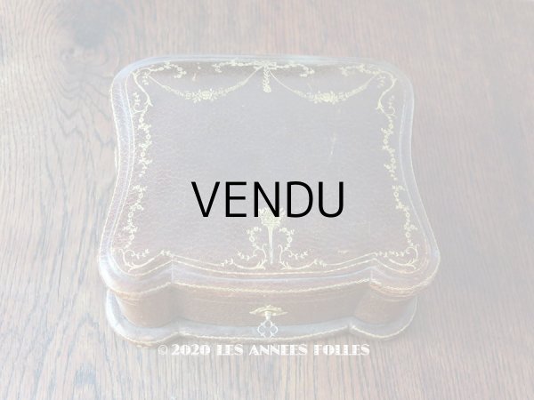画像1: アンティーク 本革製 大きなジュエリーケース 金彩入り 薔薇＆リボンのガーランド  (1)